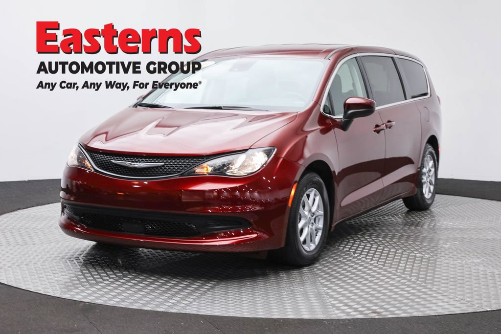 Used 2023 Chrysler Voyager LX FWD image 1
