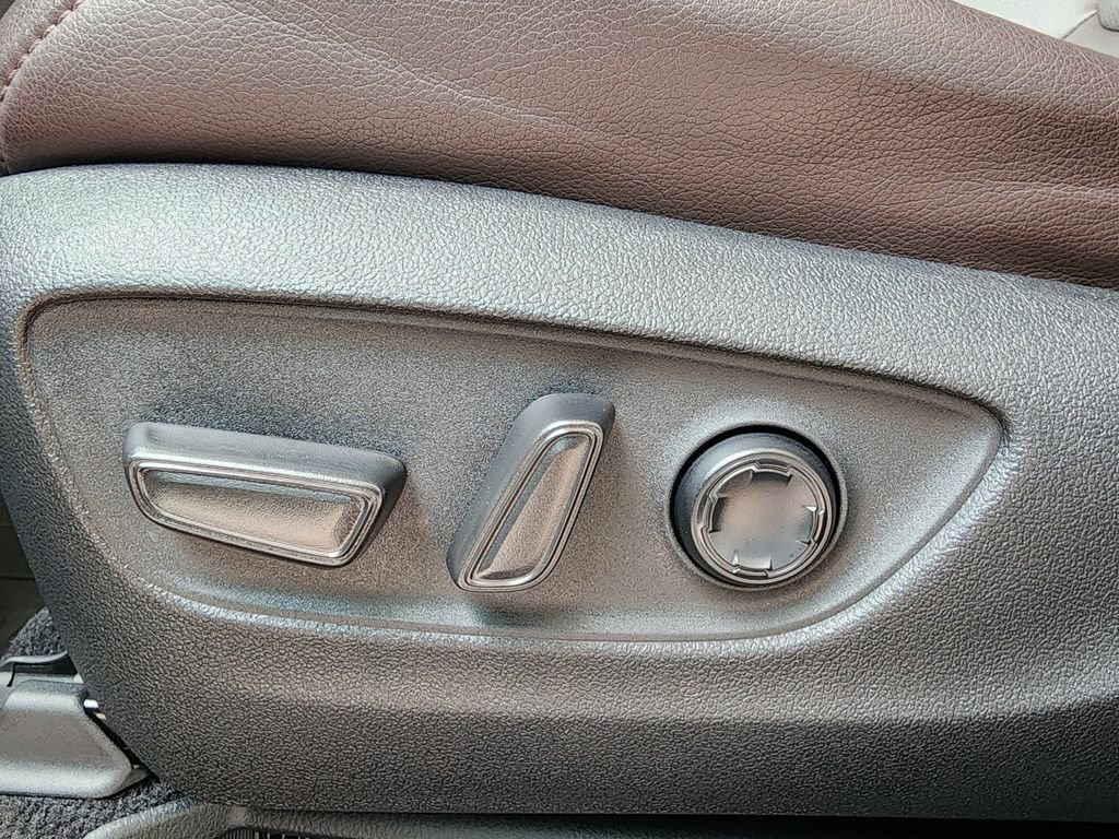 Used 2022 Toyota Sienna Platinum FWD image 18