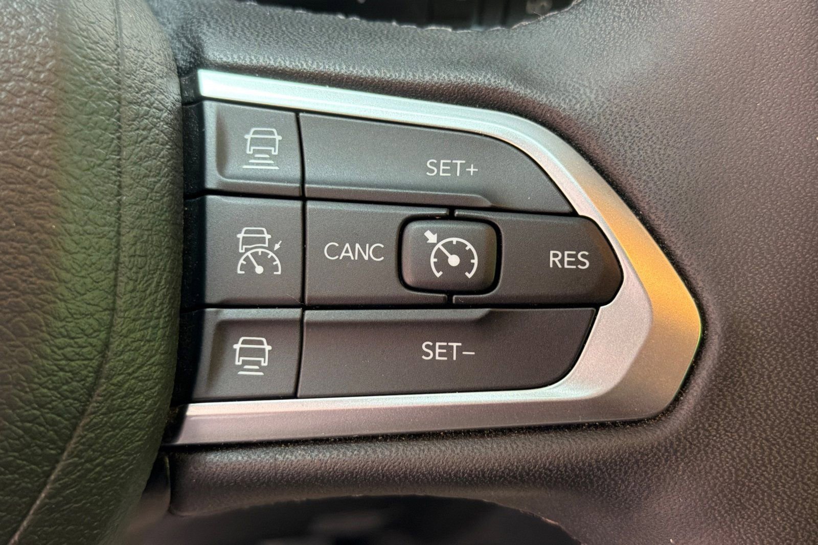 Used 2025 Jeep Compass Limited AWD/4WD image 33