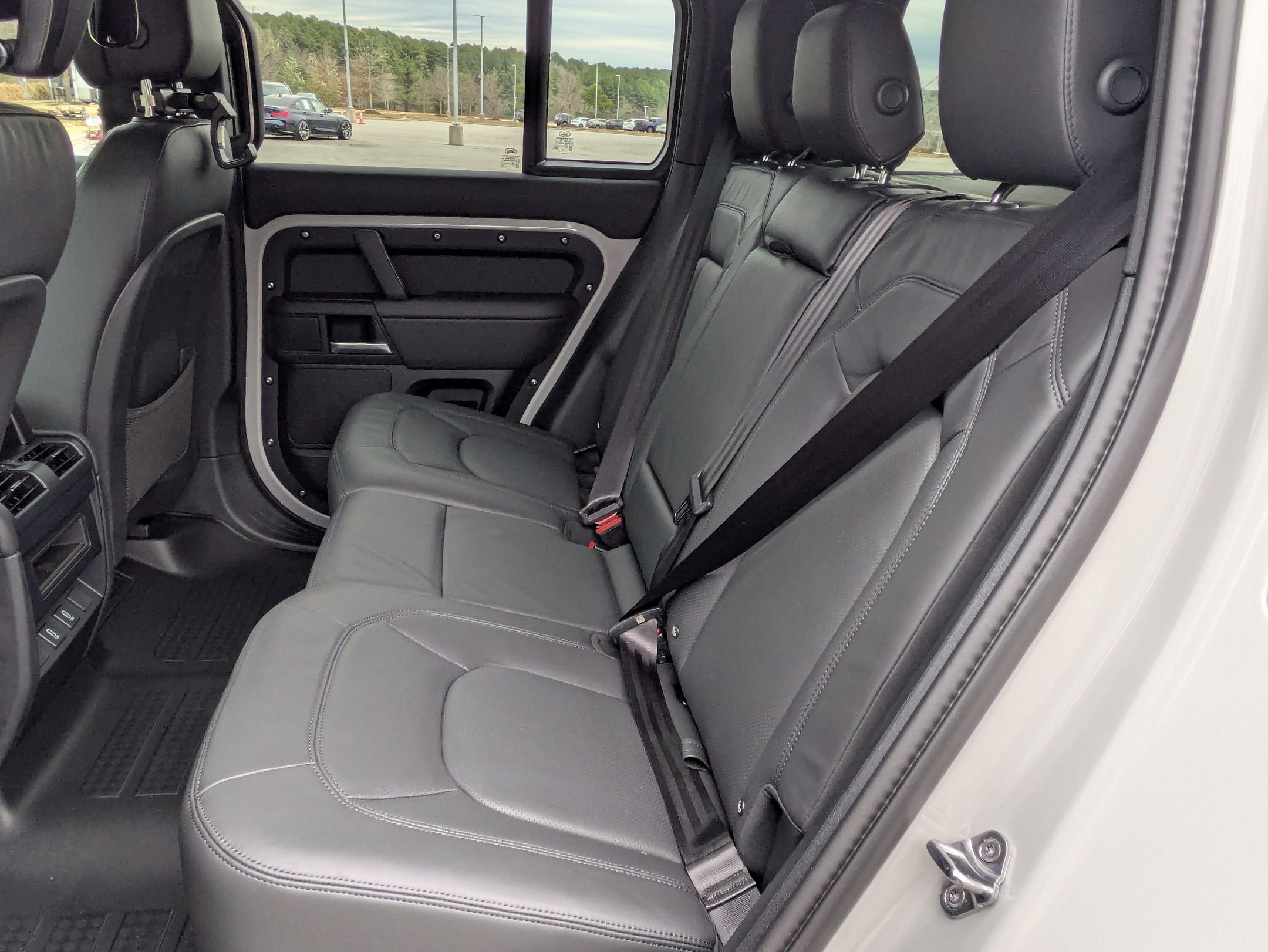 New 2026 Land Rover Defender 110 X-Dynamic SE image 27