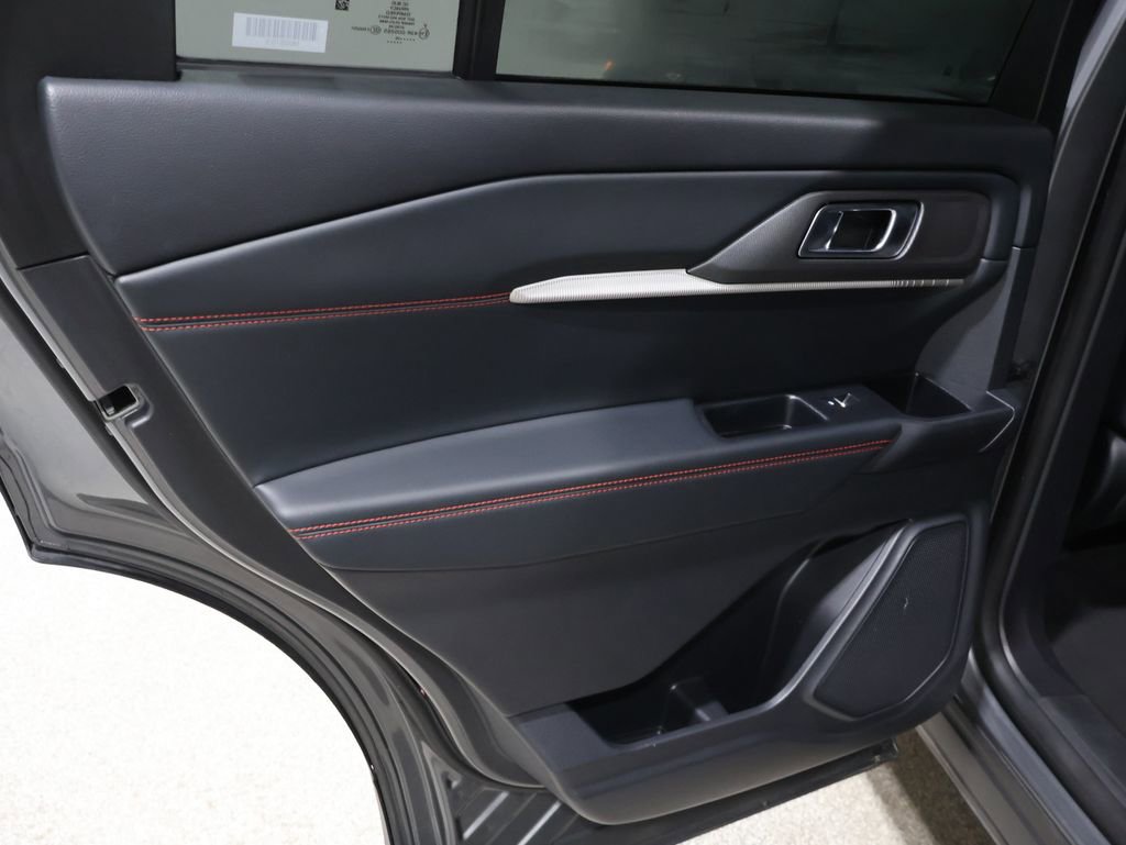 Used 2025 Ford Explorer ST-Line w/ ST-Line Street Pack image 16