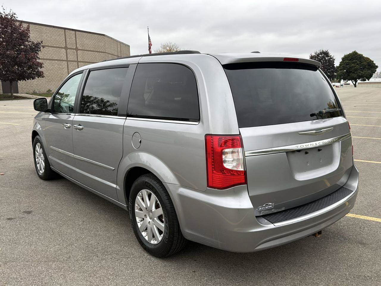 Used 2016 Chrysler Town & Country Touring w/ Driver Convenience Group FWD image 7