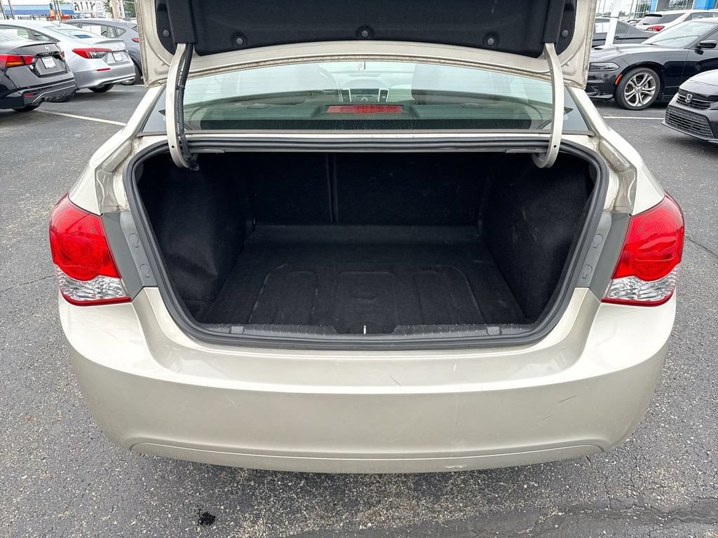 Used 2013 Chevrolet Cruze LS FWD image 22