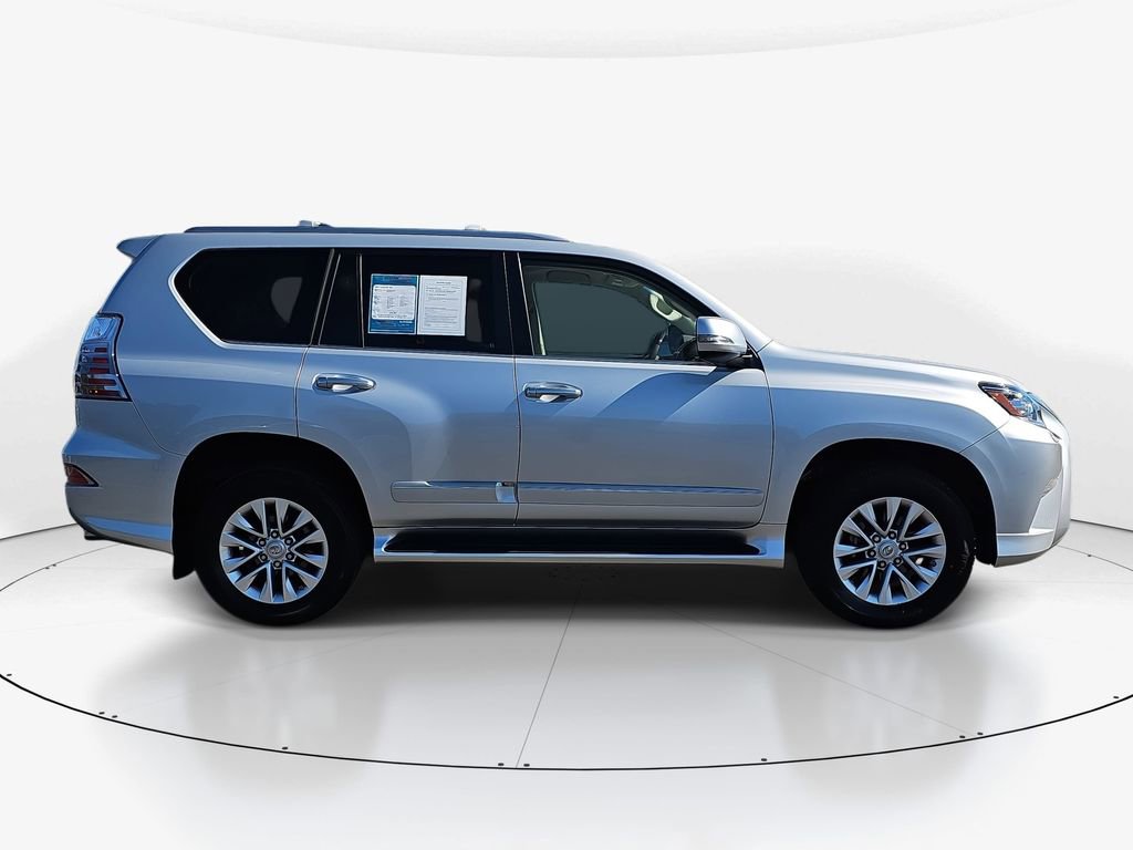 Used 2017 Lexus GX 460 image 4