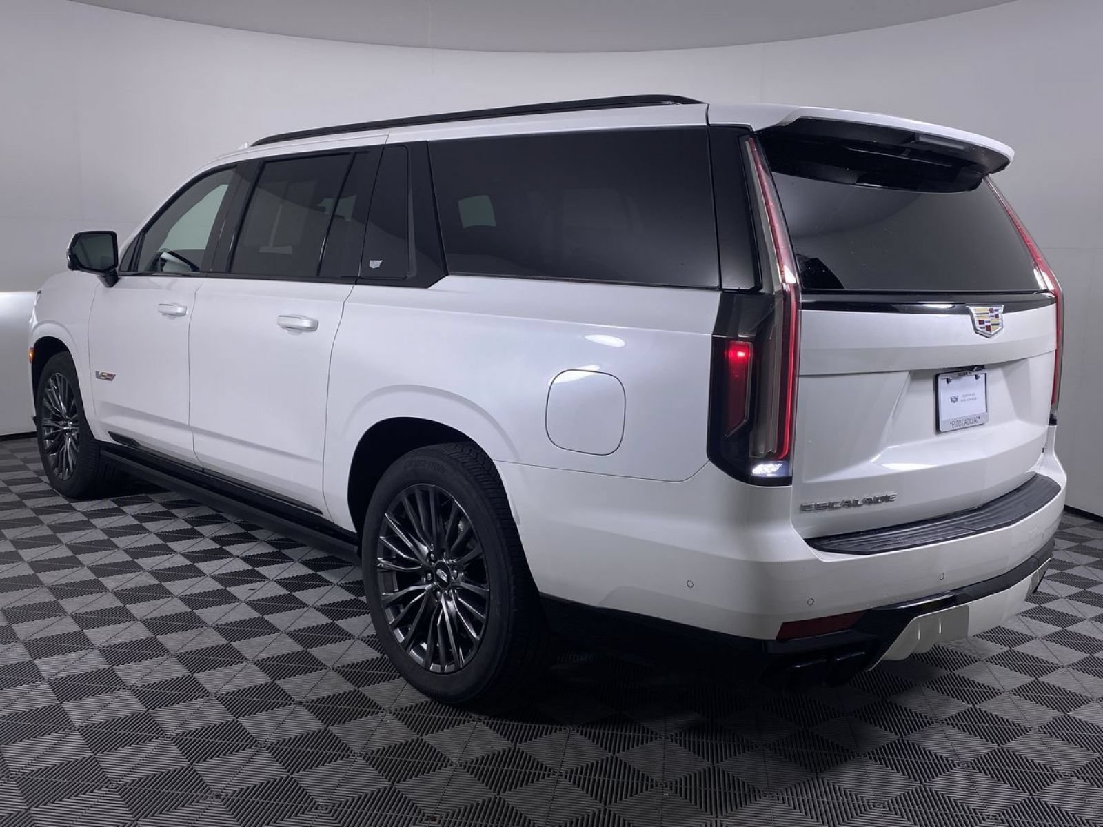 Certified 2023 Cadillac Escalade ESV V AWD/4WD image 21