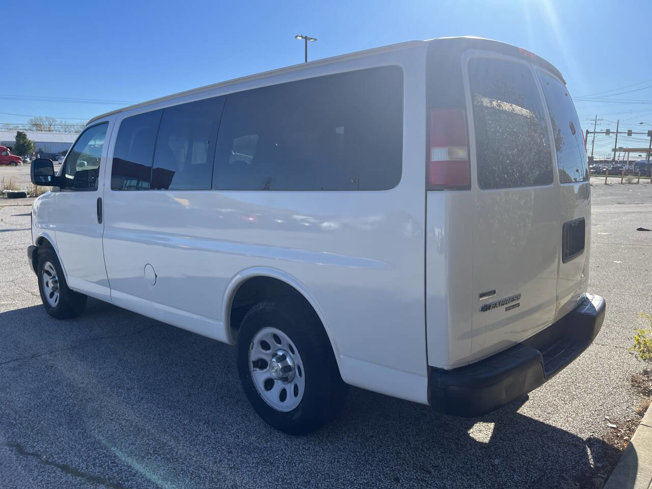 Used 2010 Chevrolet Express 1500 LS image 4