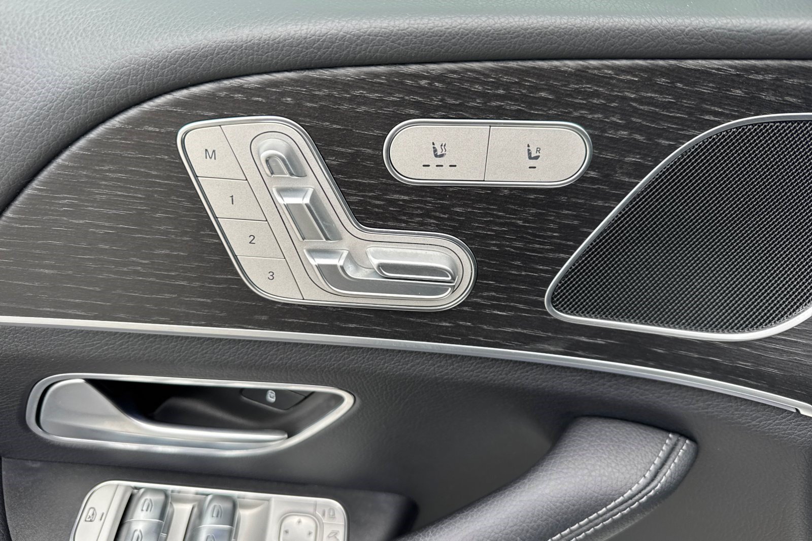 Certified 2025 Mercedes-Benz GLE 450e 4MATIC image 30