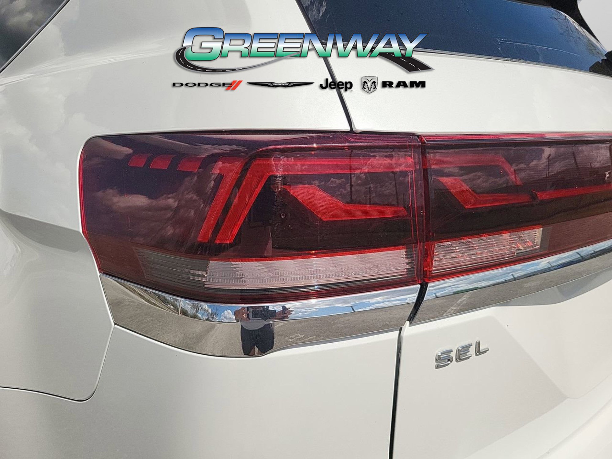 Used 2024 Volkswagen Atlas SEL Premium R-Line image 6