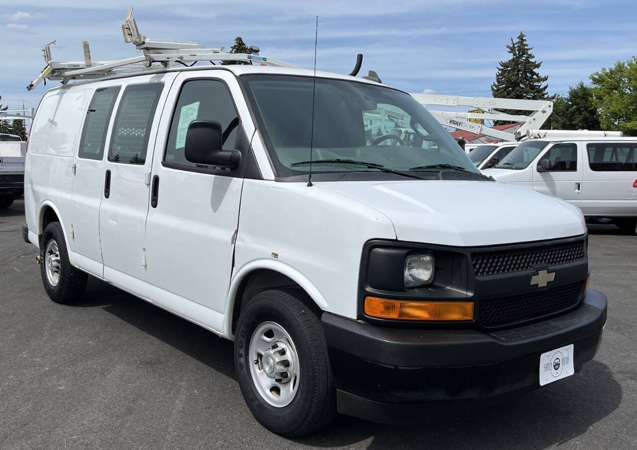 Used 2017 Chevrolet Express 2500 RWD image 3