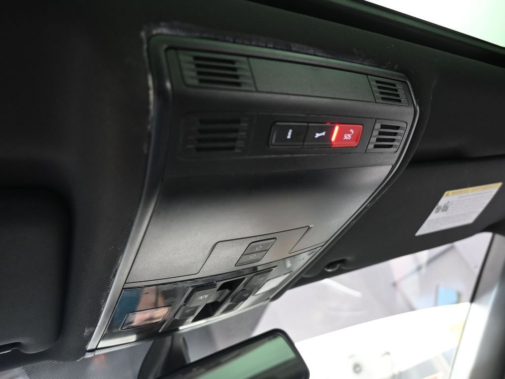 Used 2021 Volkswagen Tiguan SE R-Line image 30