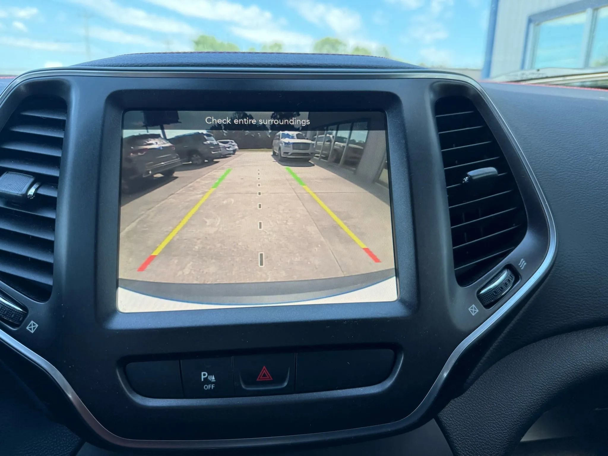 Used 2019 Jeep Cherokee Trailhawk w/ Comfort/Convenience Group image 11