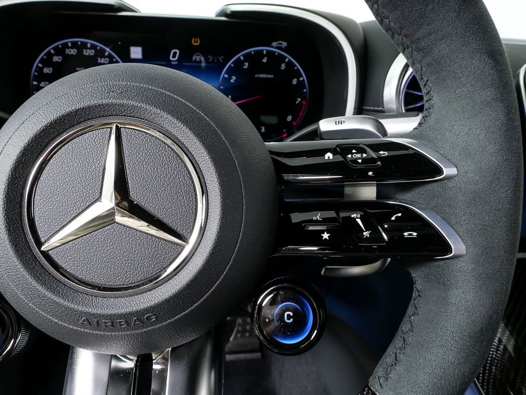 Used 2025 Mercedes-Benz SL 63 AMG 4MATIC image 11