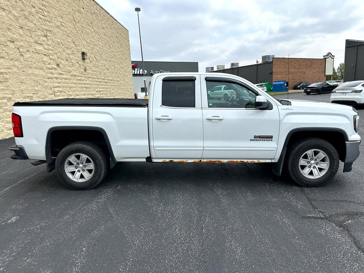 Used 2017 GMC Sierra 1500 SLE image 6