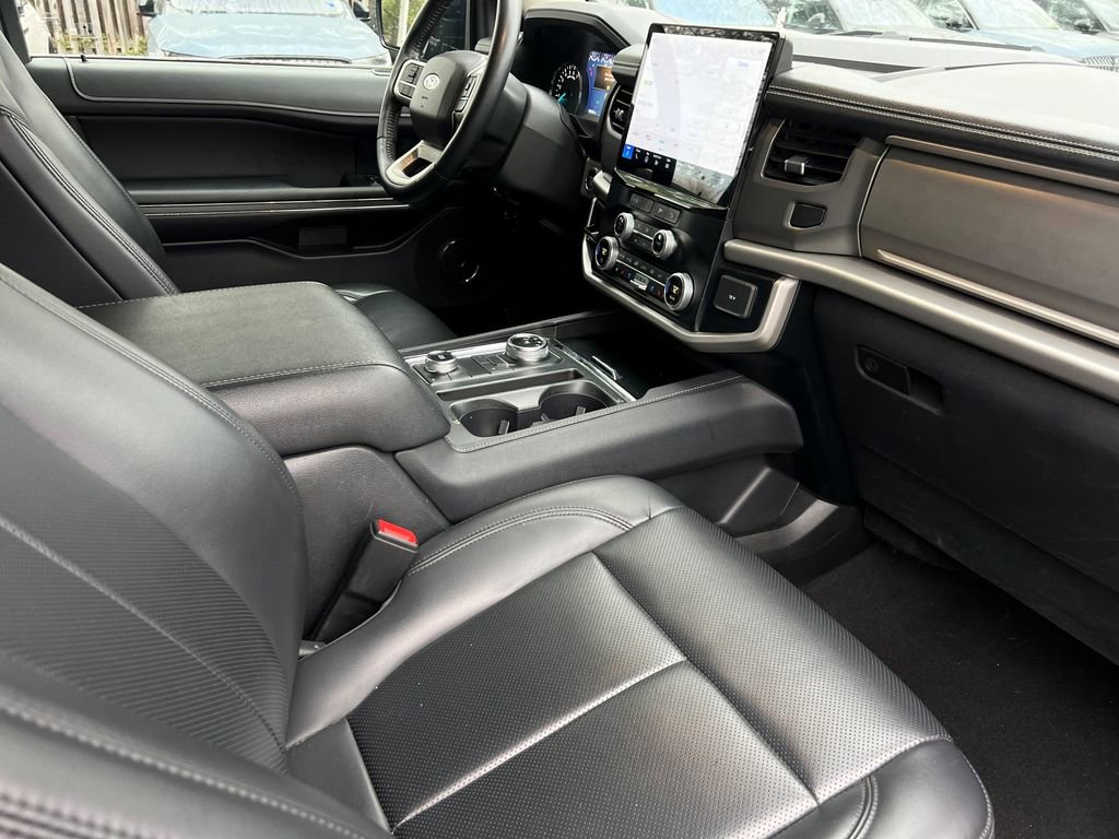 Used 2024 Ford Expedition Max XLT image 16