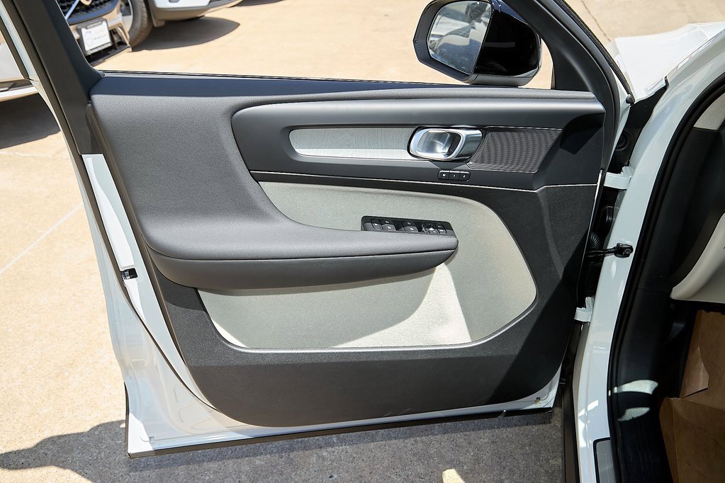 New 2025 Volvo XC40 B5 Plus w/ Protection Package Premier image 9