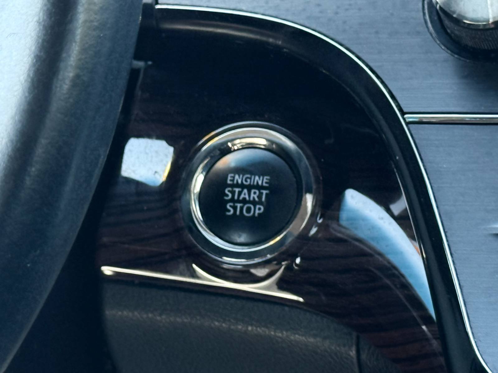 Used 2015 Toyota Avalon XLE FWD image 19