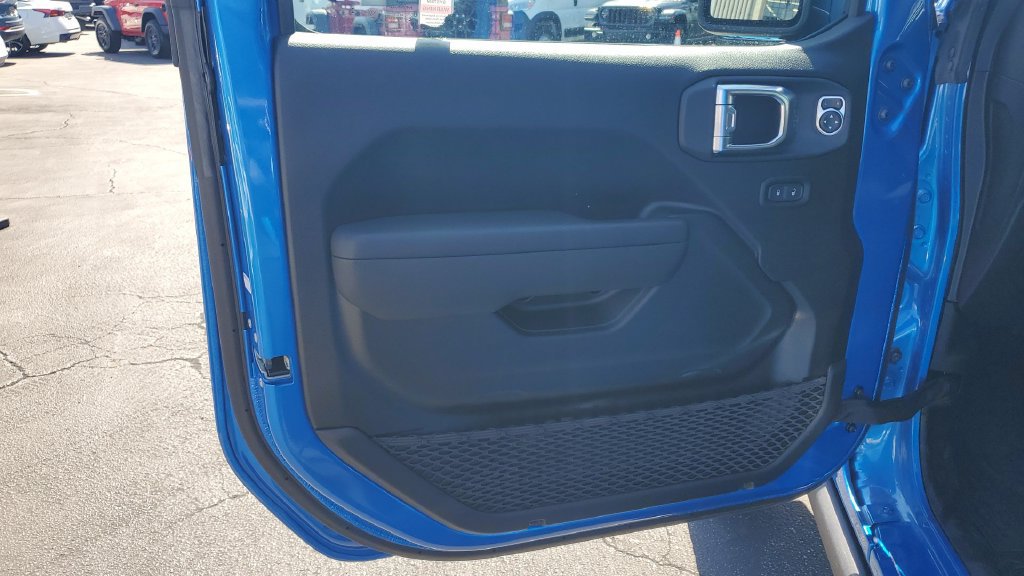 Used 2025 Jeep Gladiator Sport AWD/4WD image 19