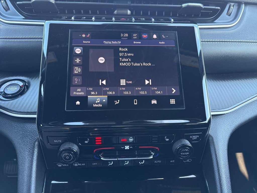 Used 2023 Jeep Grand Cherokee L Laredo image 14