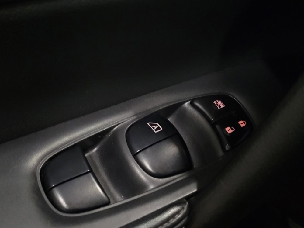 Used 2018 Nissan Rogue S image 27