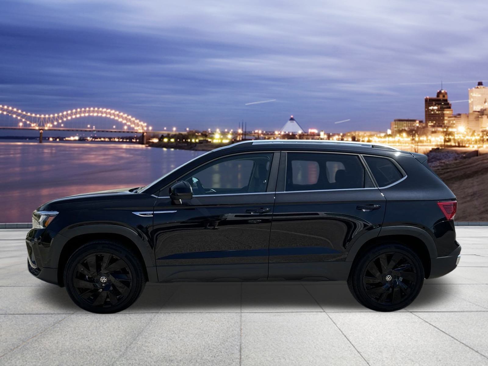 Used 2024 Volkswagen Taos SE image 2