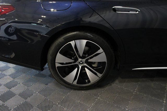 New 2026 Mercedes-Benz E 350 4MATIC Sedan image 9