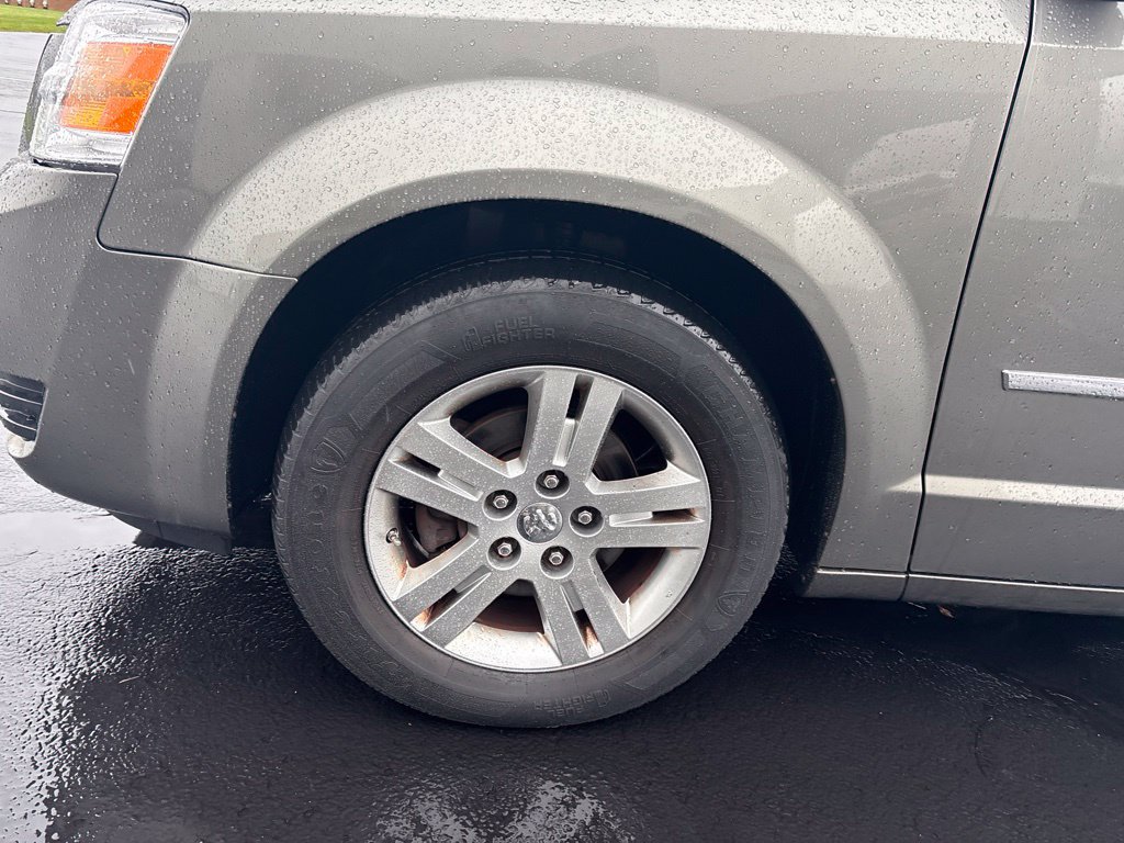 Used 2010 Dodge Grand Caravan Crew w/ Family Value Group FWD image 11