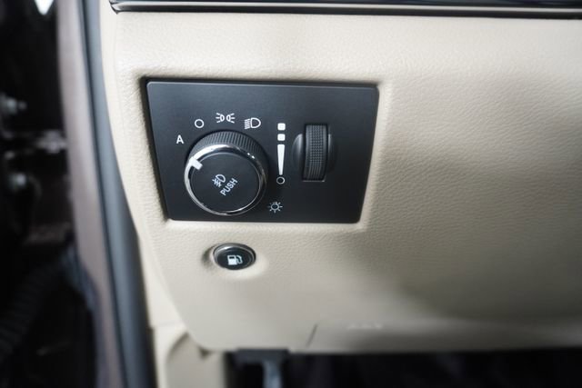 Used 2018 Jeep Grand Cherokee Limited w/ Trailer Tow Group IV RWD image 26