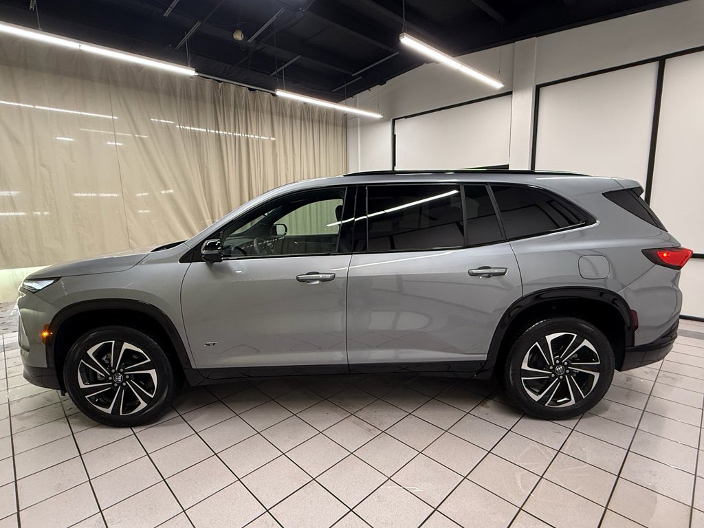 Certified 2025 Buick Enclave Sport Touring image 9