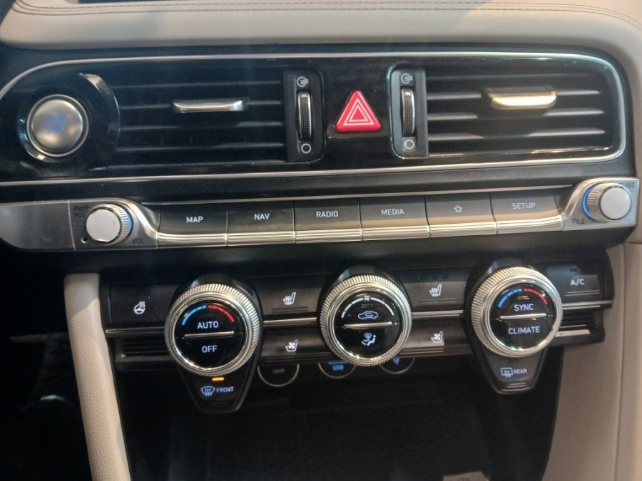 Used 2023 Genesis G70 2.0T w/ Sport Prestige Package image 18