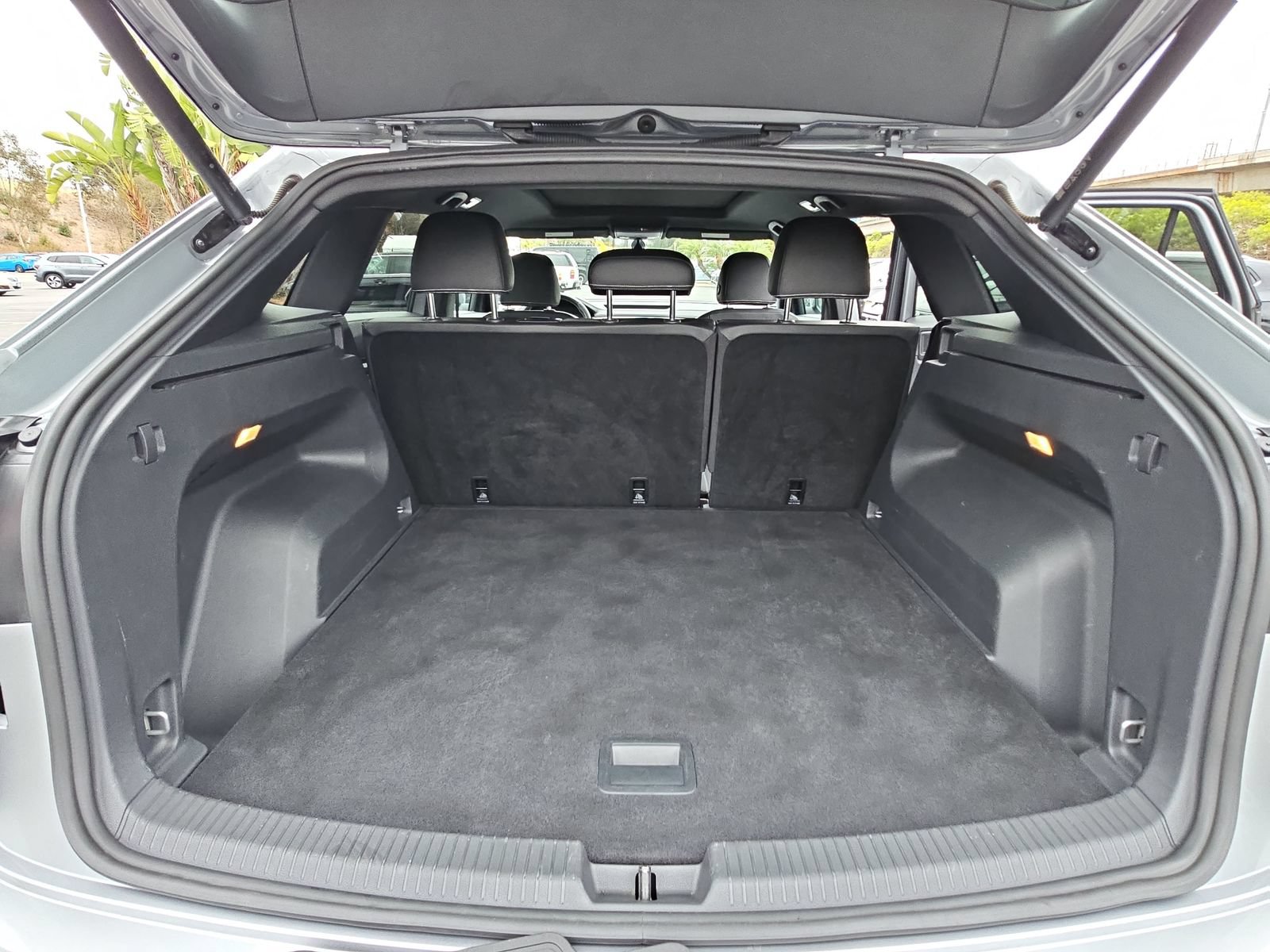 Used 2023 Volkswagen Atlas Cross Sport SE w/ Panoramic Sunroof Package FWD image 12