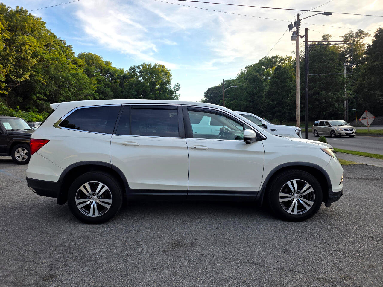 Used 2017 Honda Pilot EX-L image 4