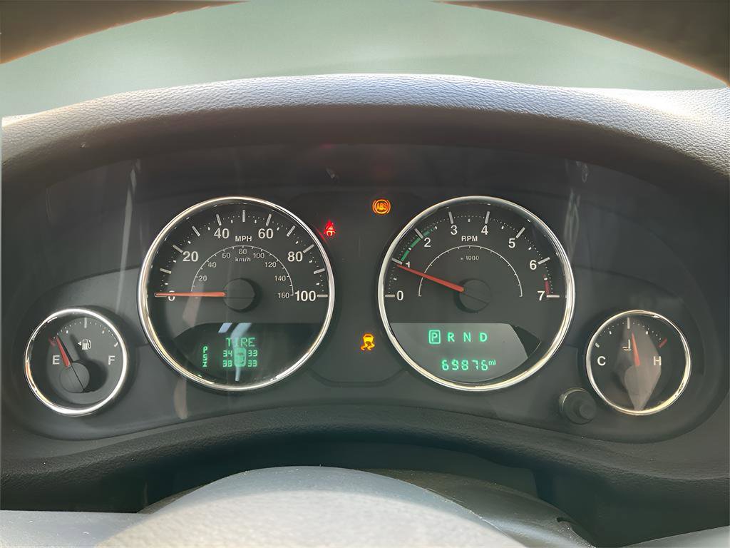 Used 2016 Jeep Wrangler Unlimited Sahara w/ Connectivity Group image 19