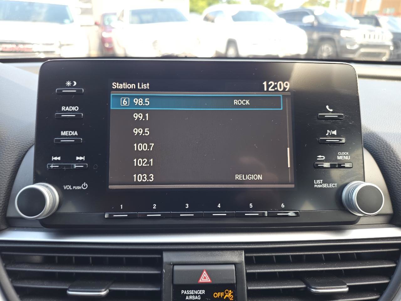 Used 2018 Honda Accord LX image 32