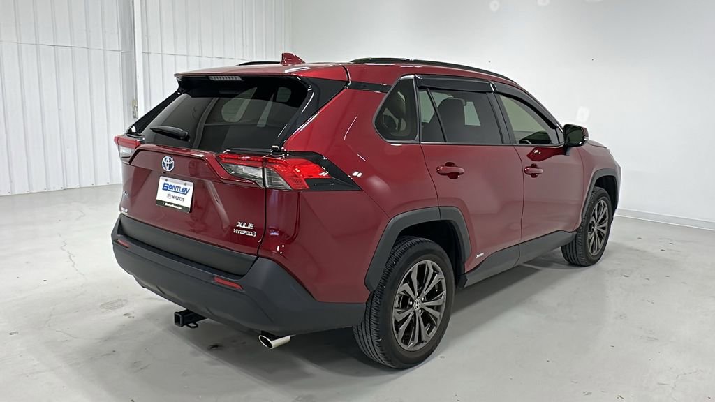 Used 2022 Toyota RAV4 XLE Premium image 6