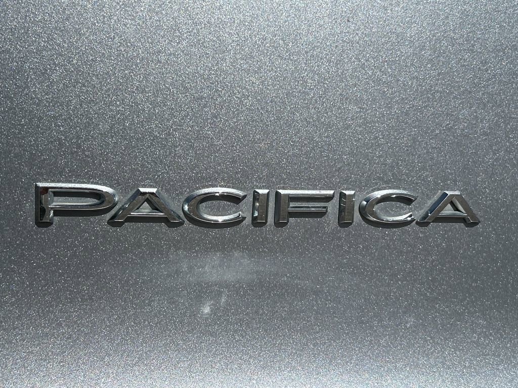 Used 2021 Chrysler Pacifica Touring-L image 28