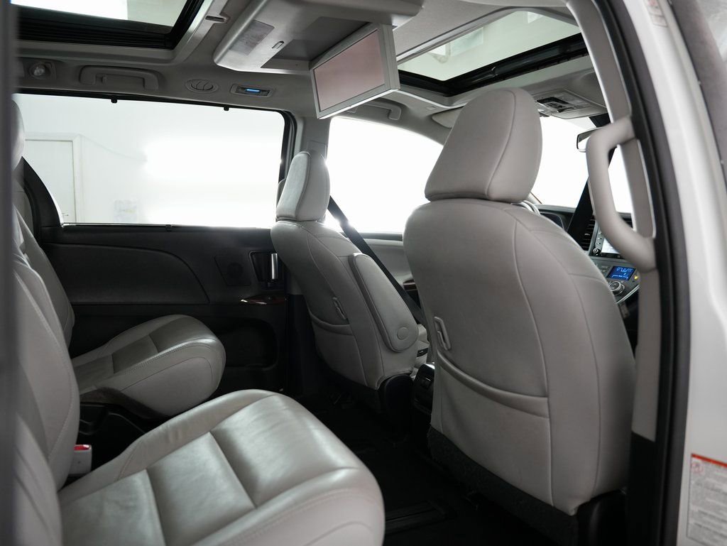 Used 2019 Toyota Sienna Limited Premium image 41