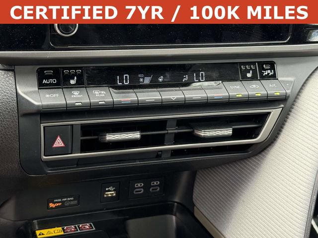 Used 2025 Toyota Camry SE w/ Convenience Package FWD image 22