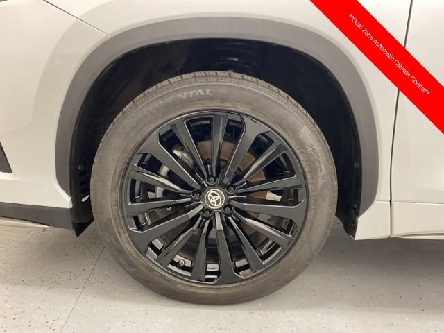 Used 2023 Toyota Highlander XSE AWD/4WD image 9