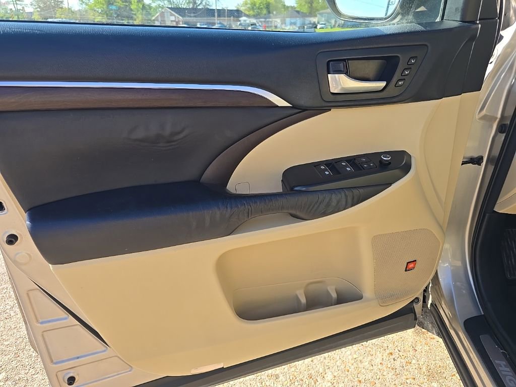 Used 2016 Toyota Highlander Limited image 39