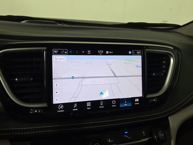 Used 2024 Chrysler Pacifica Select image 18