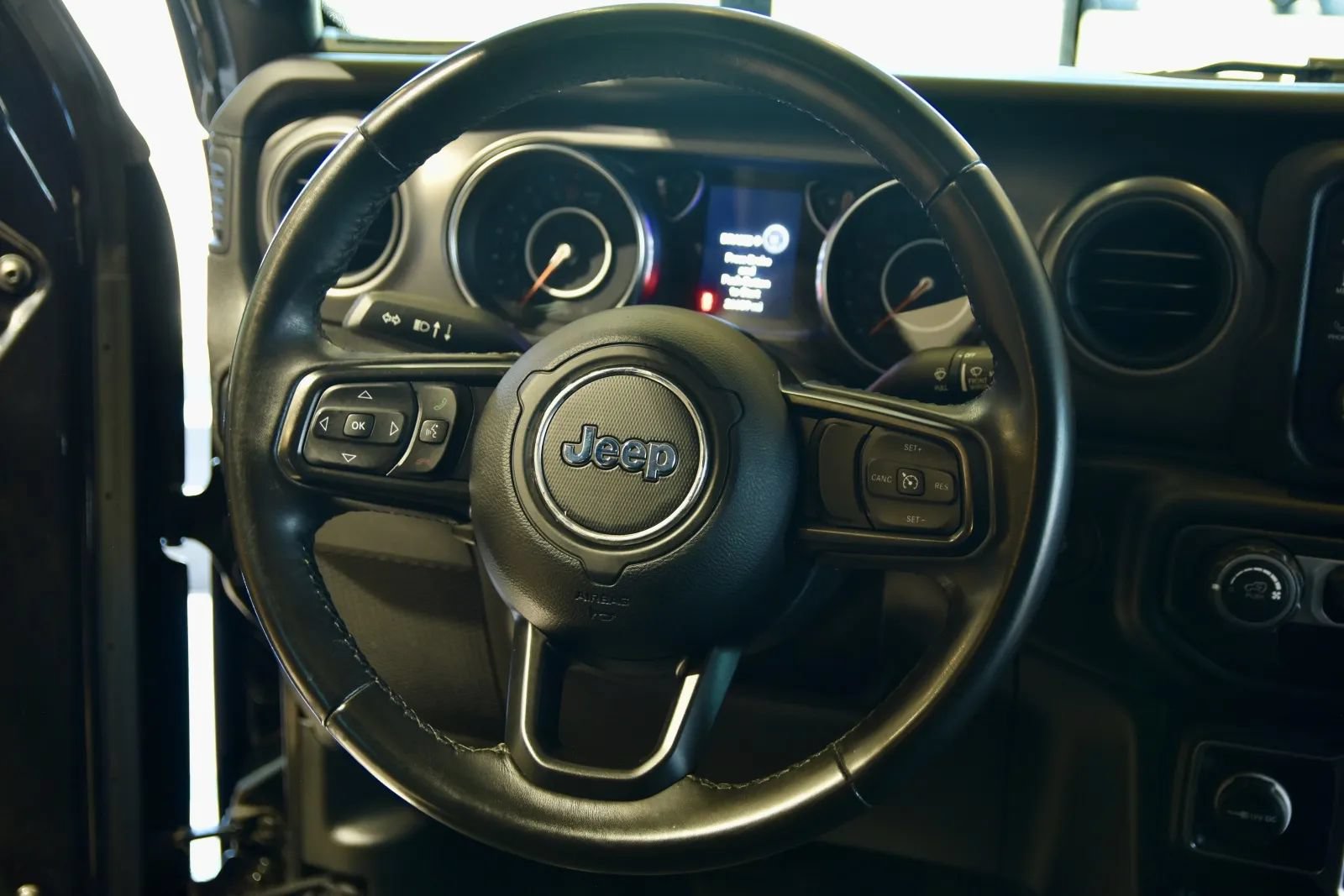 Used 2021 Jeep Gladiator Sport AWD/4WD image 19