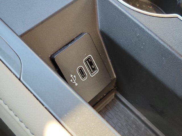 Used 2024 Lincoln Nautilus Premier AWD/4WD image 21