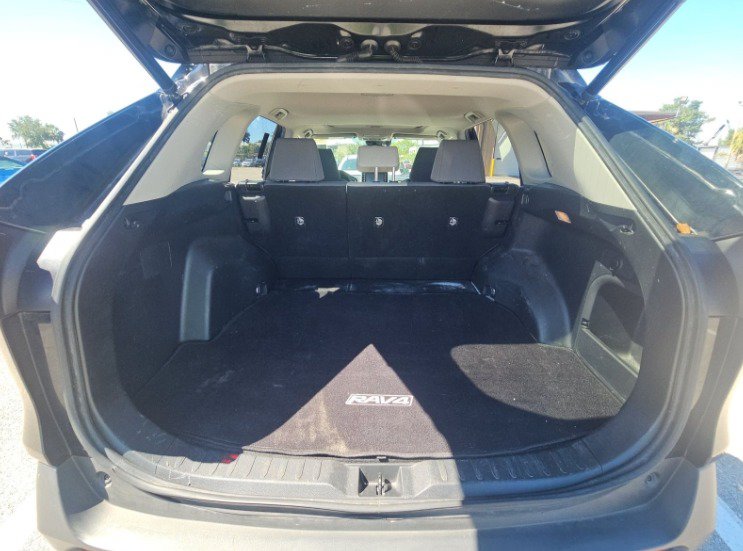 Used 2019 Toyota RAV4 XLE w/ Convenience Package AWD/4WD image 10