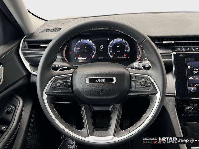 Used 2023 Jeep Grand Cherokee Laredo AWD/4WD image 19