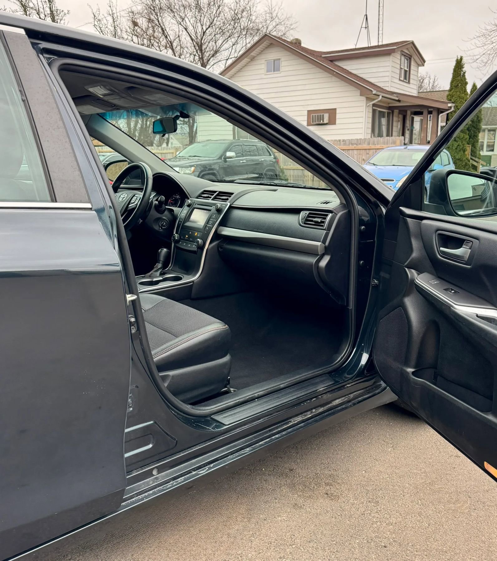 Used 2017 Toyota Camry SE FWD image 20