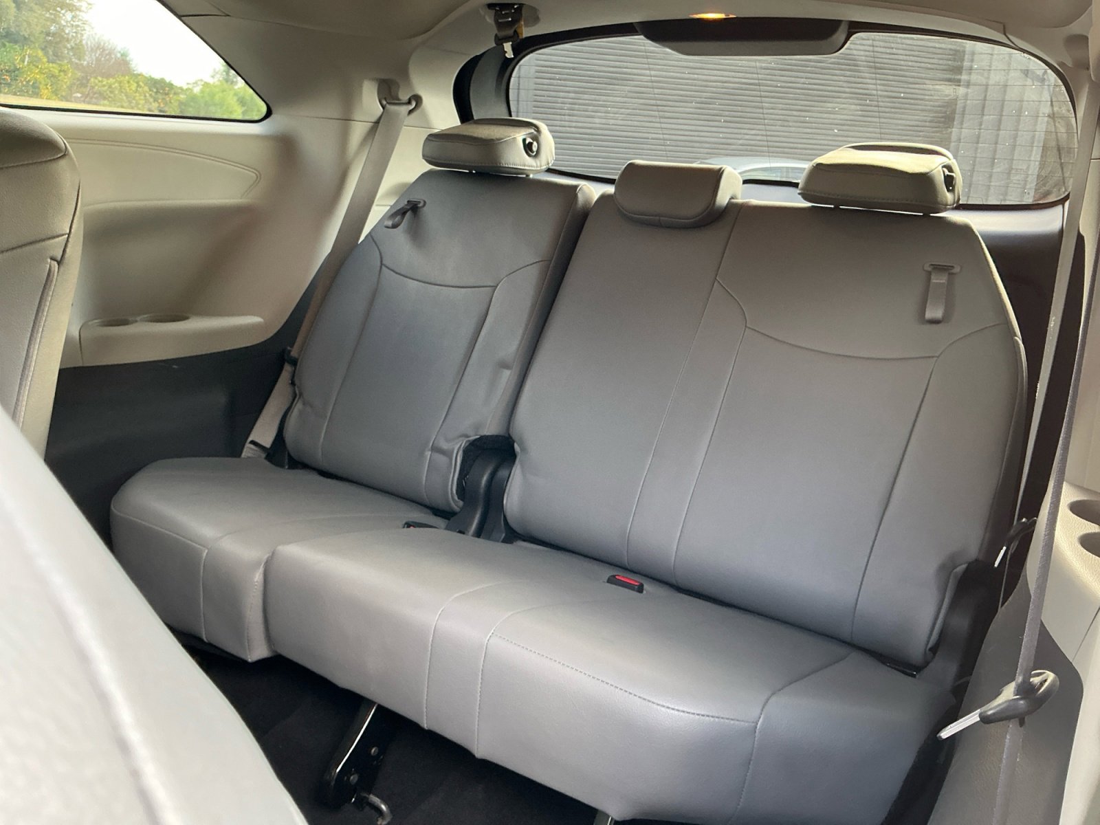 Used 2024 Toyota Sienna XLE FWD image 28