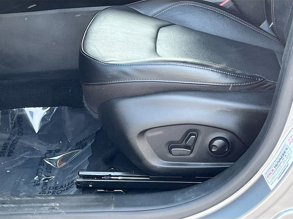 Used 2023 Jeep Compass Limited image 17