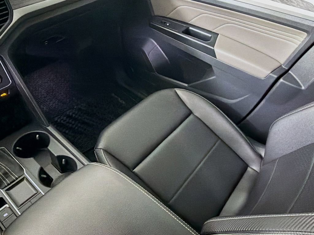 Used 2021 Volkswagen Atlas Cross Sport SE image 26