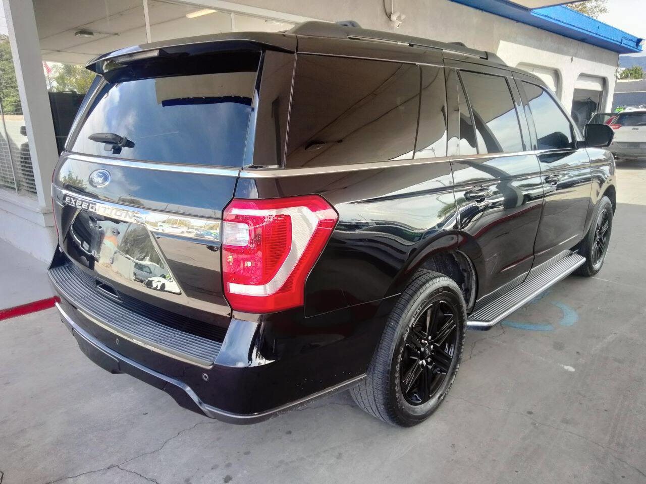 Used 2021 Ford Expedition XLT image 4
