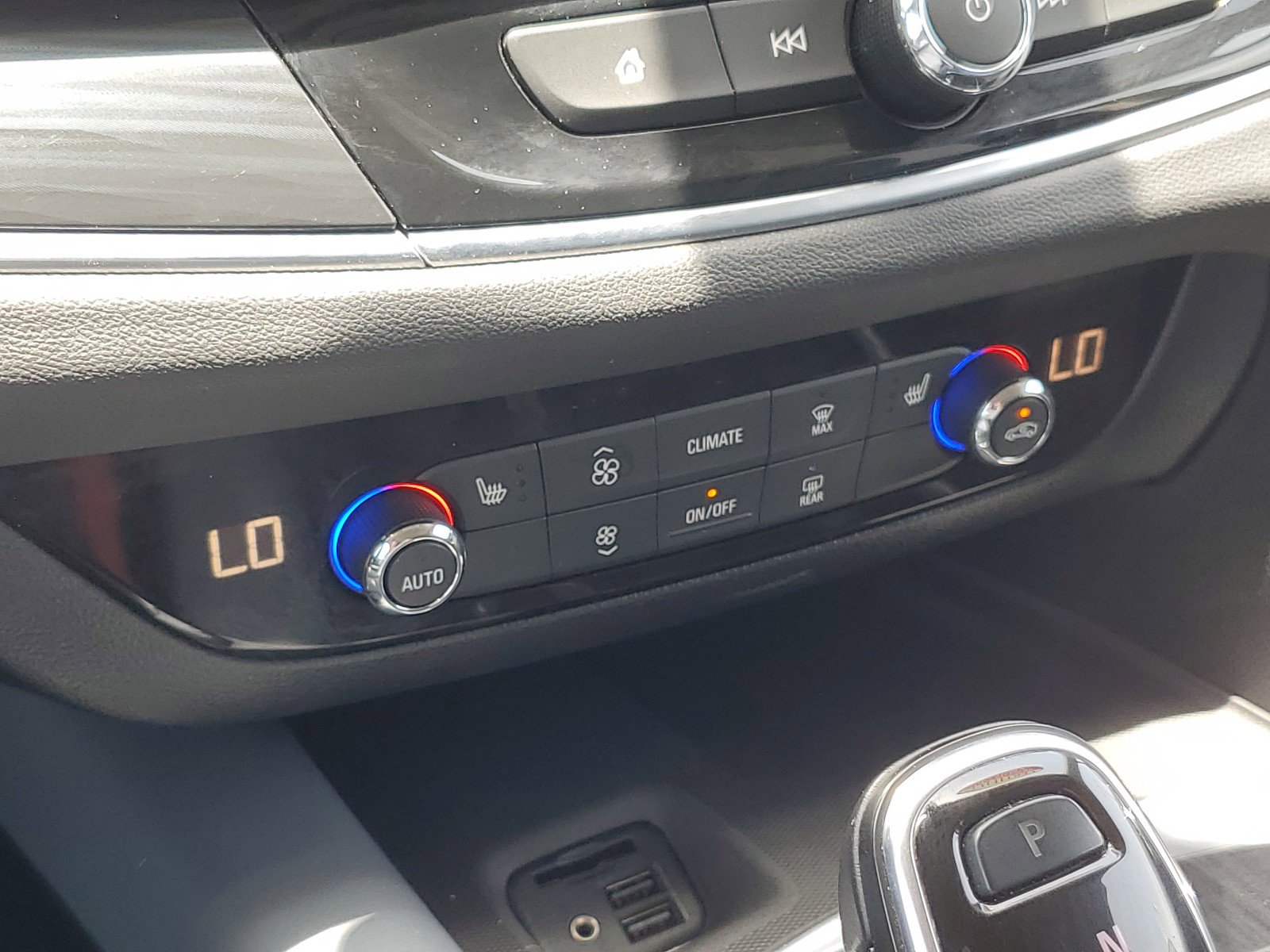 Used 2020 Buick Enclave Essence image 22